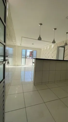 Alugo casa em Pernambues terceiro andar