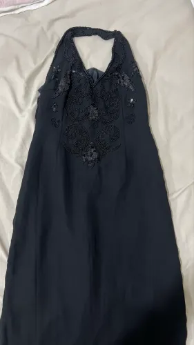 Vestido preto de festa
