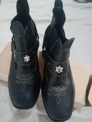 Bota tamanho 34