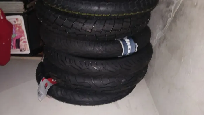 Vendo pneu novo da Titan 150 160 e 125 da start e da Biz