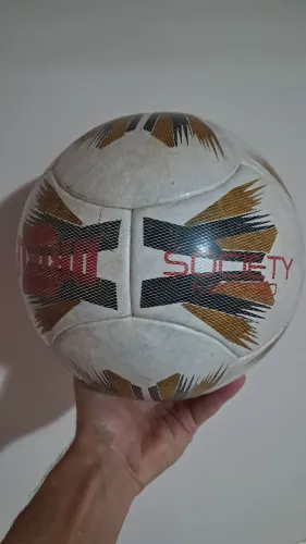 Bola usada semi-nova Futebol Society