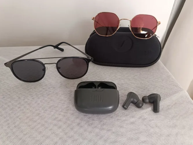 Phone de ouvido Bluetooth JBL VIBE BEAN + 02 OCULOS CHILLE BEANS.