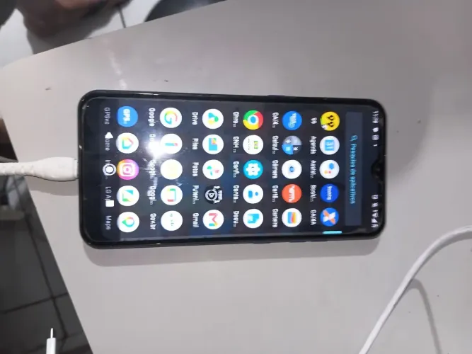 Lindo celular pra vender em bom estado de conservação não trava todo bom ,boa memória