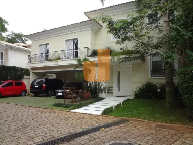 Próximo ao colégio e porto seguro.