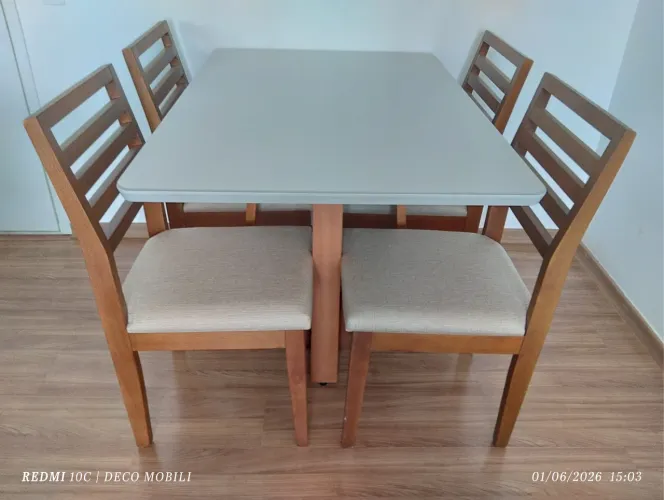 Mesa retangular de madeira 