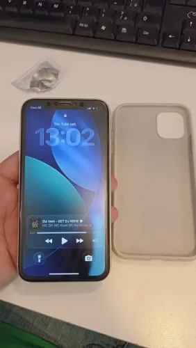 Vende-se iPhone 11 (dou desconto se buscar)