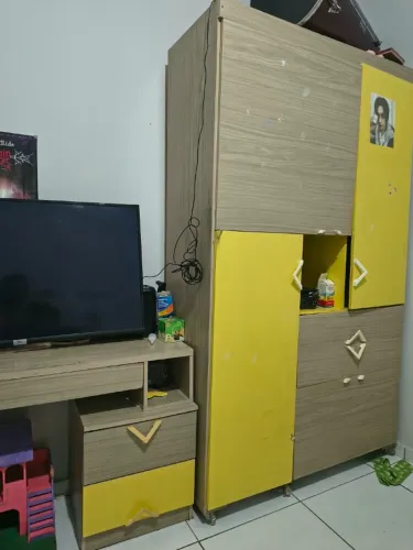 Guarda roupa com escrivania