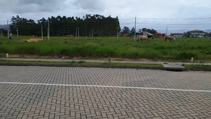 Terreno à Venda em Imbituba-SC - Bairro Mirim Oportunidade Única de Investimento!