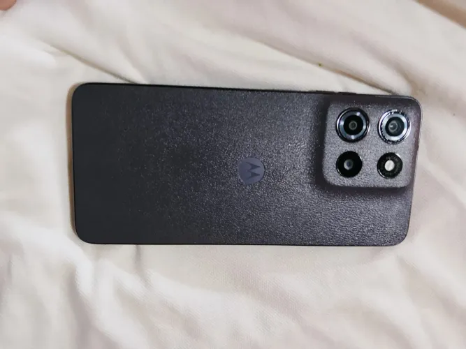 Vende_se um celular motorola semi novo usado 4 meses