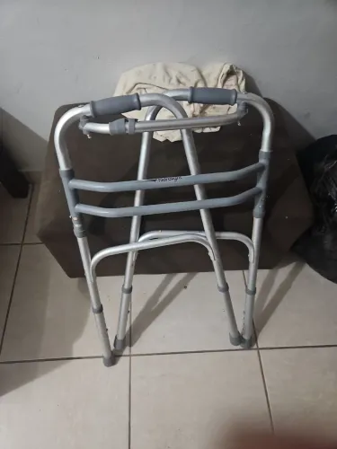 Andador Andador articulado Hidrolight regulável em altura