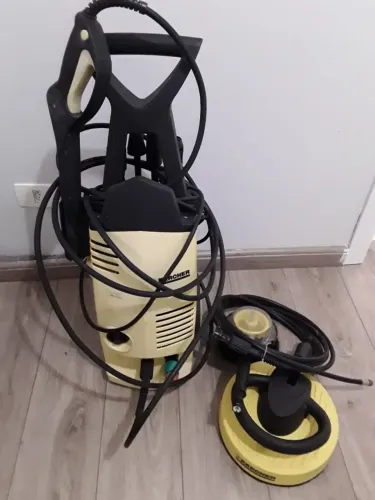 Lavadora de Alta Pressão Kärcher com Limpador de pisos Kärcher (T-Racer) e  acessórios