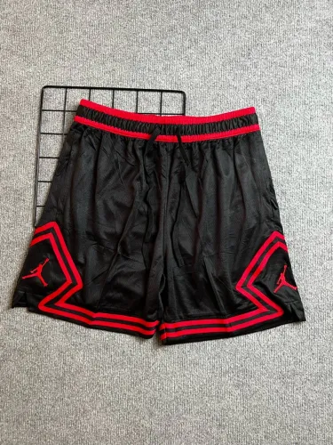 Bermuda Jordan Masculino Preto com Detalhes Vermelhos