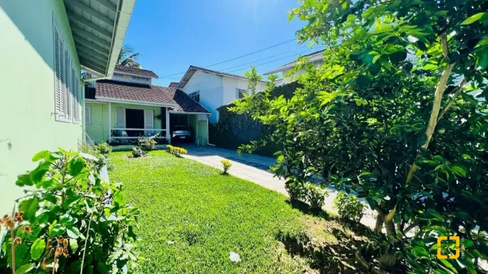 CASA DE 3 DORM COM SUITE E ESPAÇO PARA NEGOCIO NA PRAIA DO CAMPECHE