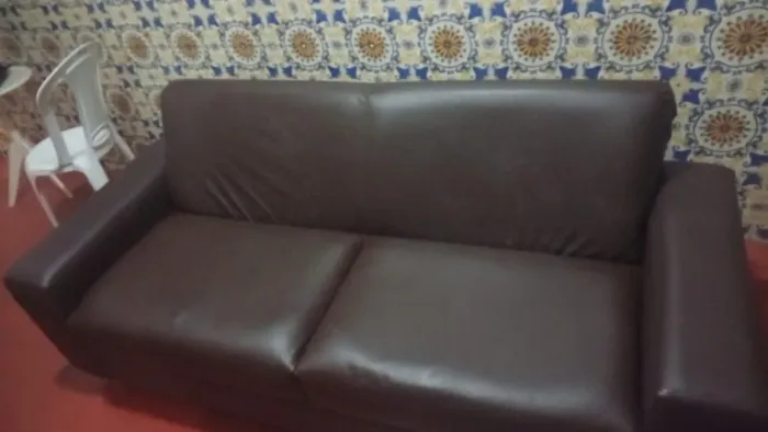 Vendo um sofá de couro bom estado 550