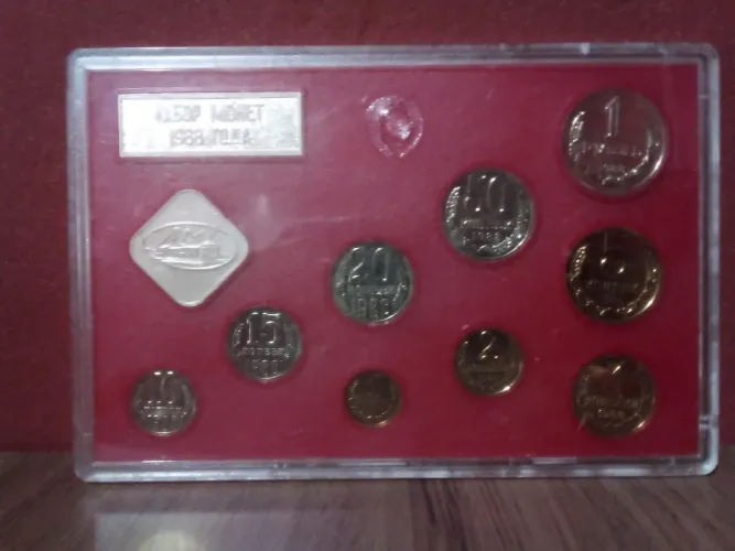 Moedas da União Soviética no estojo