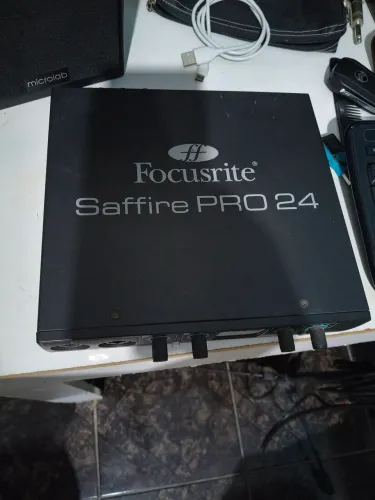 Interface de Áudio Focusrite Saffire Pro 24 