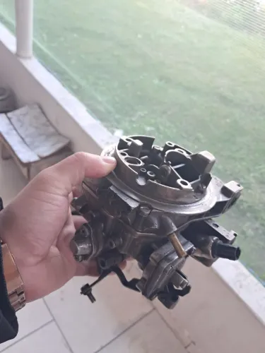 Carburador 3e em perfeito estado.
