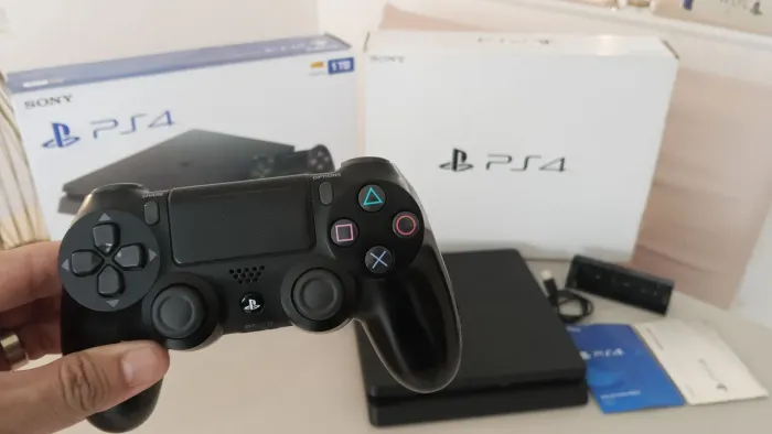 PS4 Slim 1Tb Mais de 100 Jogos Digitais 