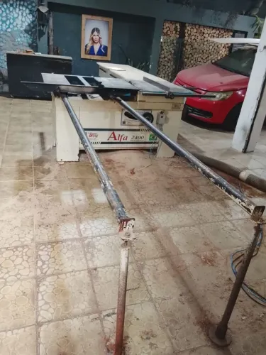 Esquadrejadeira, coletor de pó e coladeira de borda