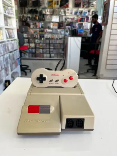CONSOLE NINTENDO FAMILY COMPUTER FAMICOM AV TOP LOADER HVC-101 SEMINOVO - NINTENDO