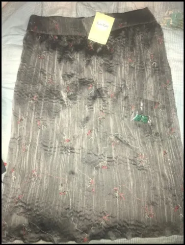 Saia midi com bordados, marca Miss Mary, tamanho G