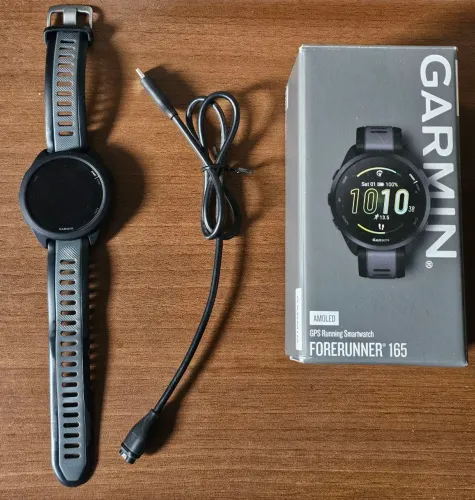 Garmin Forerunner 165 AMOLED com GPS, caixa e carregador