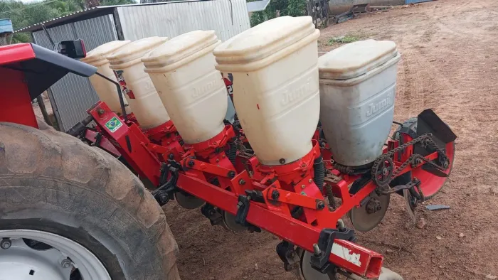 Vende - se plantadeira 4 linhas SEMINOVA