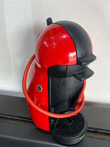 Cafeteria de capsulas dolce gusto funcionando perfeitamente 