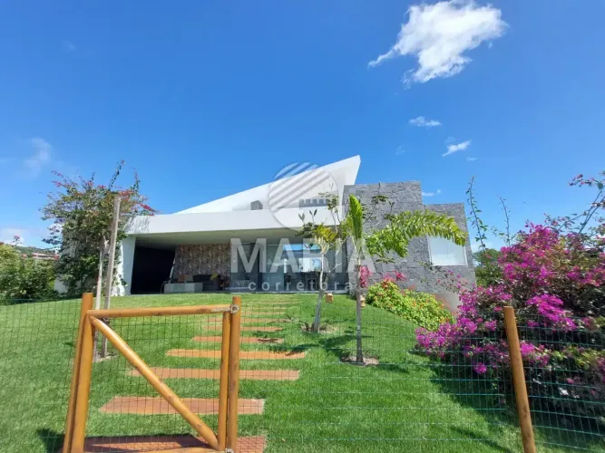 Casa em condomínio alto padrão com 05 suítes à venda em Gravatá/PE!