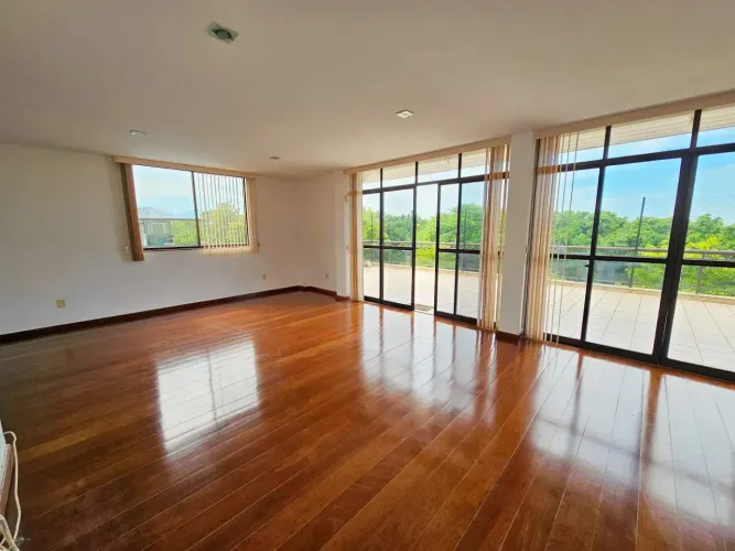 Cobertura para Locação no Recreio ; 380 m²; Próxima a praia e comércio;