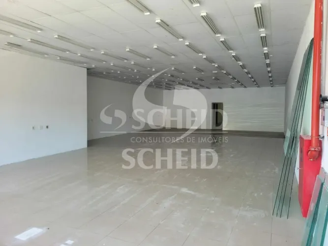 Prédio comercial com 975m2, 3 pavimentos, salões livres e vagas. Ótima localização na Vila