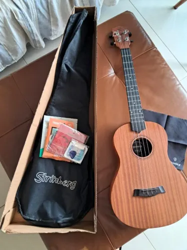 Ukulele acústico Strinberg UK06-B