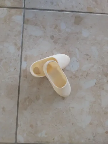 Boneca somente o sapato satinho da boneca estefani 1metro