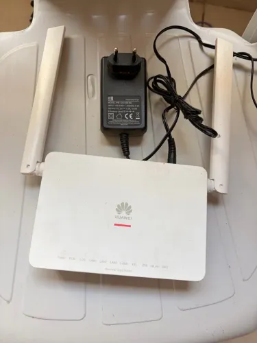 Roteador marca huawei semi novo
