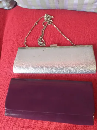 Duas bolsas de mao