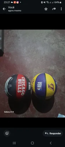 Estou vendendo 2 bolas de basquete nova