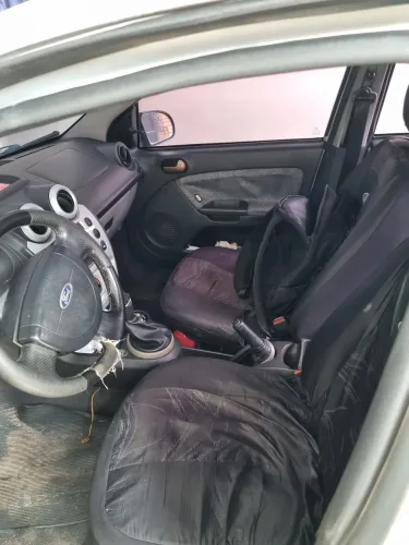Ford Fiesta Sedan 1.0 8V Flex 4P 2010