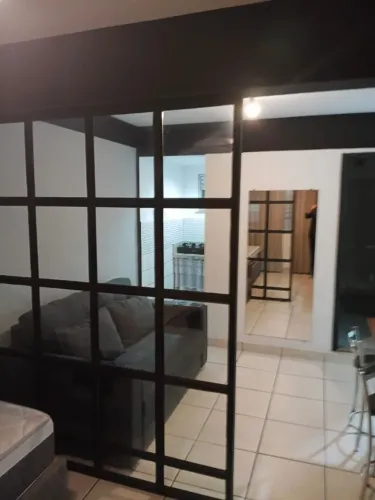Kitnet mobiliada no Centro de Barra Mansa.