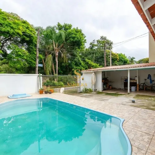 Casa 71m² com piscina no bairro Campeche, 2 dormitórios com 1 suíte e 1 vaga