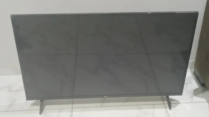 TV LG 43? Smart 43UN7300PSC para retirada de peças