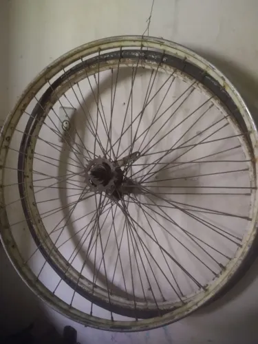 Par de rodas de bicicleta aro 28 antiga 