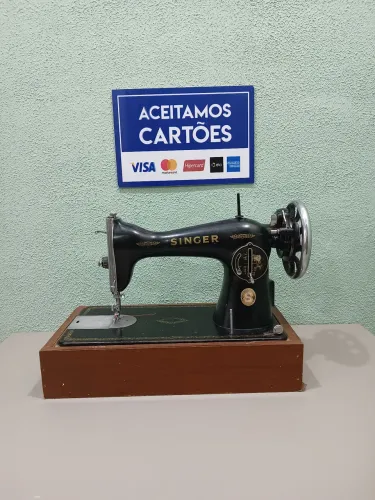 Máquina de costura Singer reta