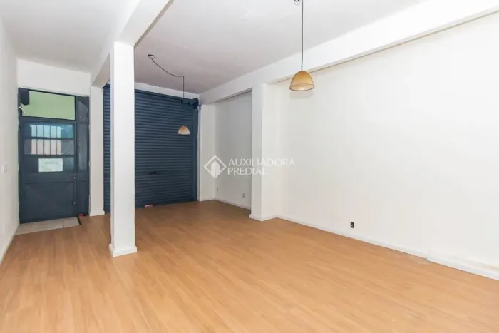 Loja 2 m² de área total sendo 40 m² de área privativa