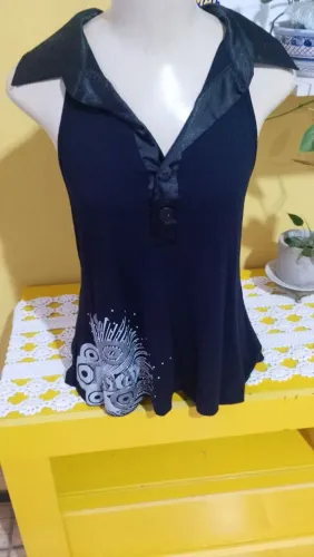 Blusa preta com estampa moda anos 2000 desapego serve P/m