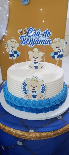 Bolo em chantininho,doces e salgados.