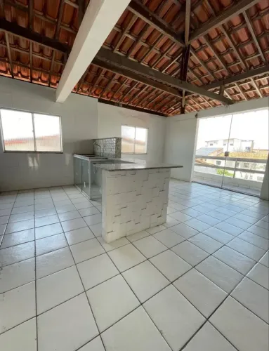 CASA À VENDA EM ITAPUÃ