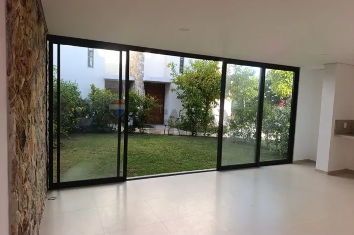 VENDE CASA NO CONDOMINIO VILA DAS DUNAS EM FLECHEIRAS COM 3 DORMITORIOS E UM LINDO ROOFTOP