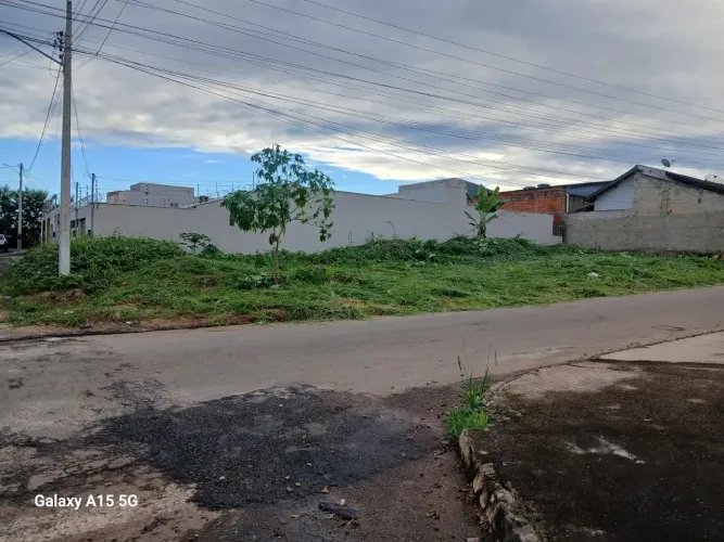 Lote de esquina à venda no Bairro Jardim Primavera II, Anápolis