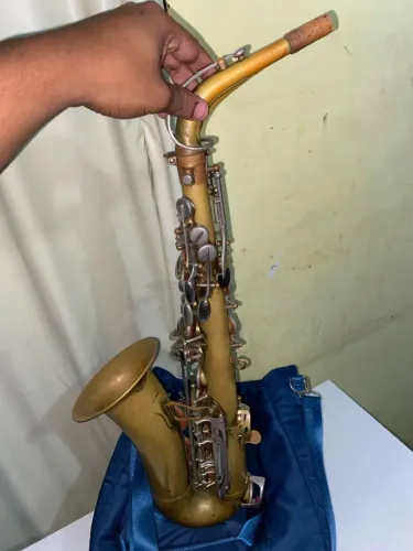 VENDO OU TROCO SAXOFONE POR GUITARRA, BAIXO, IPHONE, NOTEBOOK