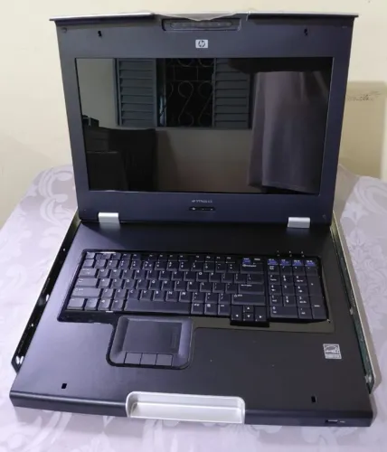 HP KVM TFT7600-G2 + Switch Console G2 (SKU: AF616A)